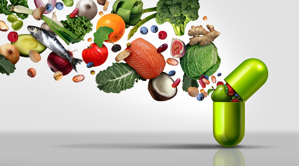 Kapsel mit Früchten, Nüssen und Gemüse in einer Ernährungstablette.